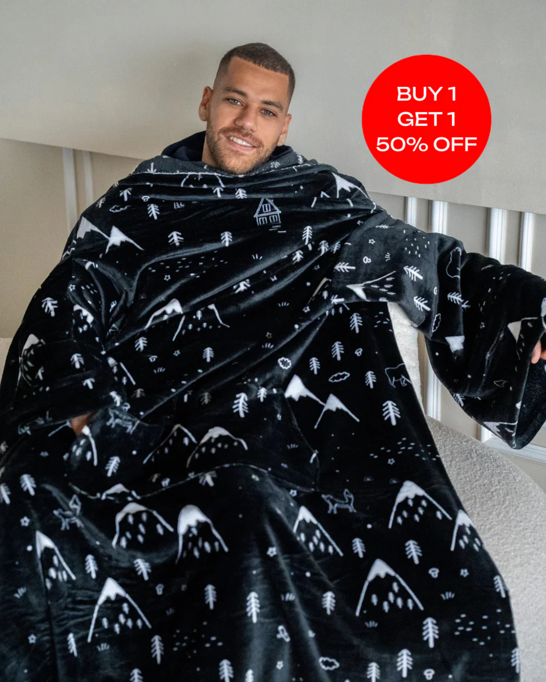 Snuggs blanket with sleeves Snow Mountains Black